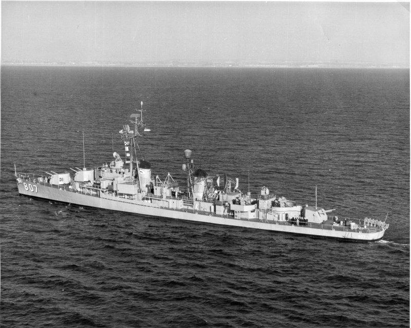USS Benner DD-807 DDR US NAVY DESTROYER PIN VIETNAM WW2 