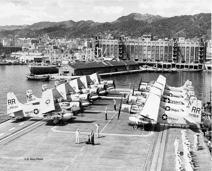 Aircraft Carrier Photo Index: USS BON HOMME RICHARD (CV-31)