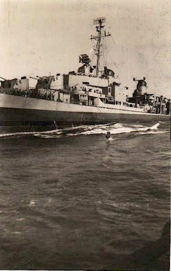 Destroyer Photo Index DD-870 / DDR-870 USS FECHTELER
