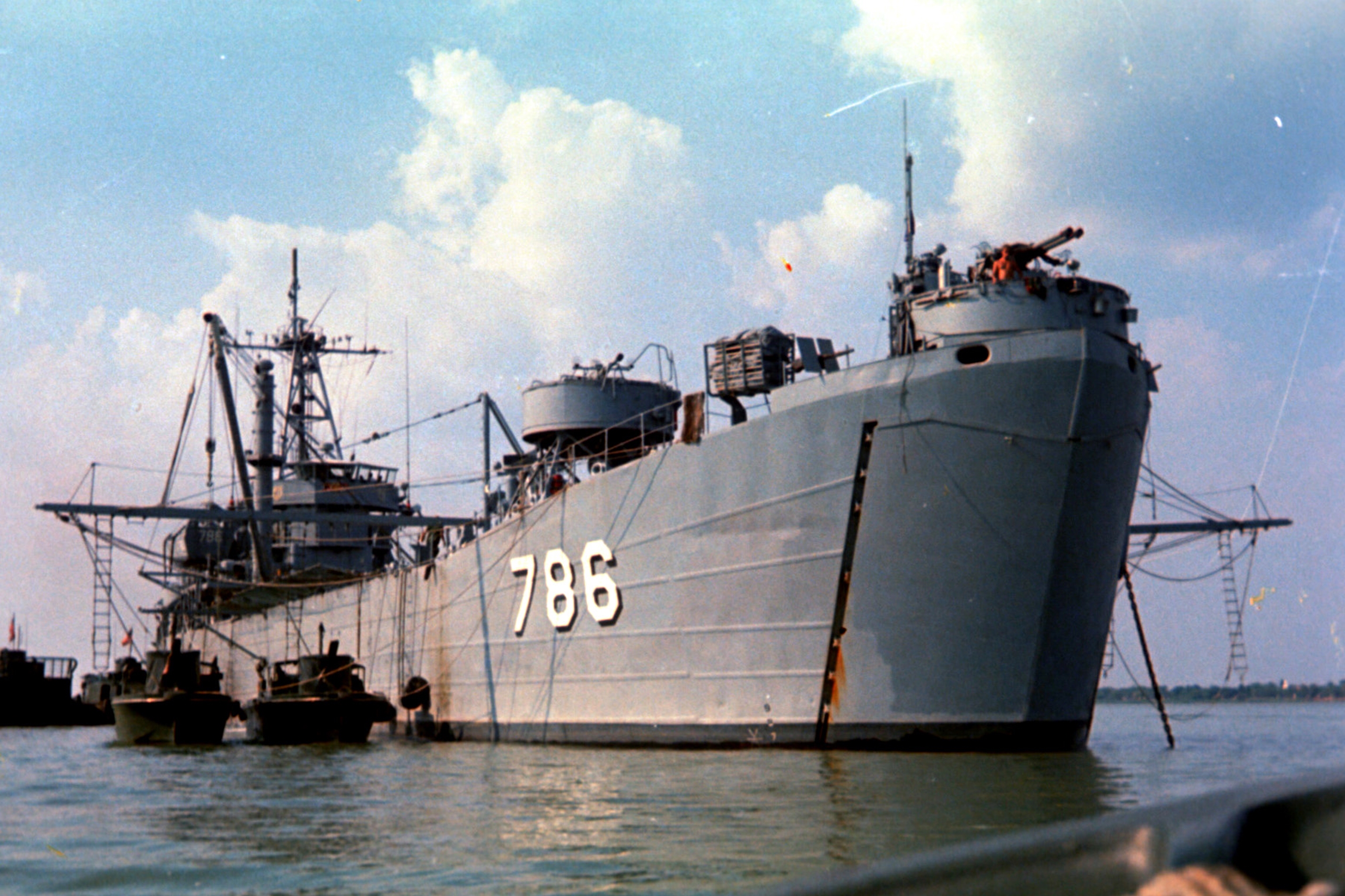 Tank Landing Ship LST3072 x 2048